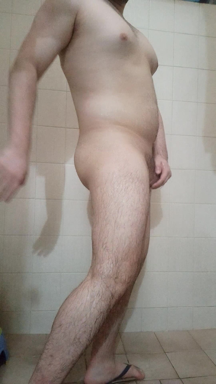 Himbo_Fox: シャワーでの尻と太もも崇拝