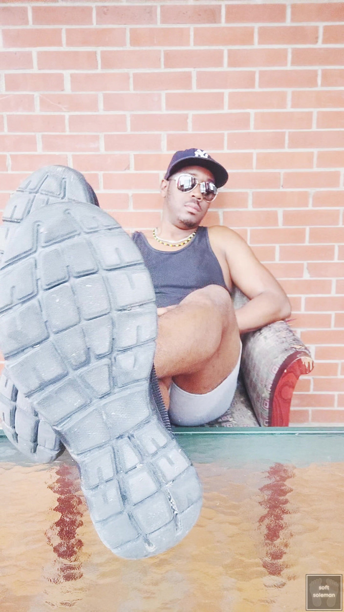 Soft Soleman: Entferne meine schuhe im Solarium (2026)