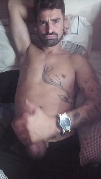 Masturbace v posteli