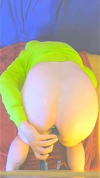Dildo 80cm melampaui batas pantat femboy