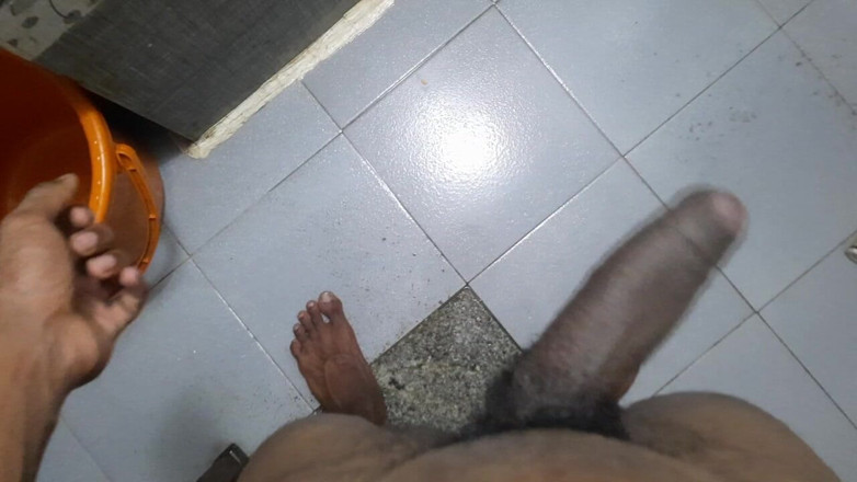 Wheyincognito: Garoto com tesão no banheiro tomando banho