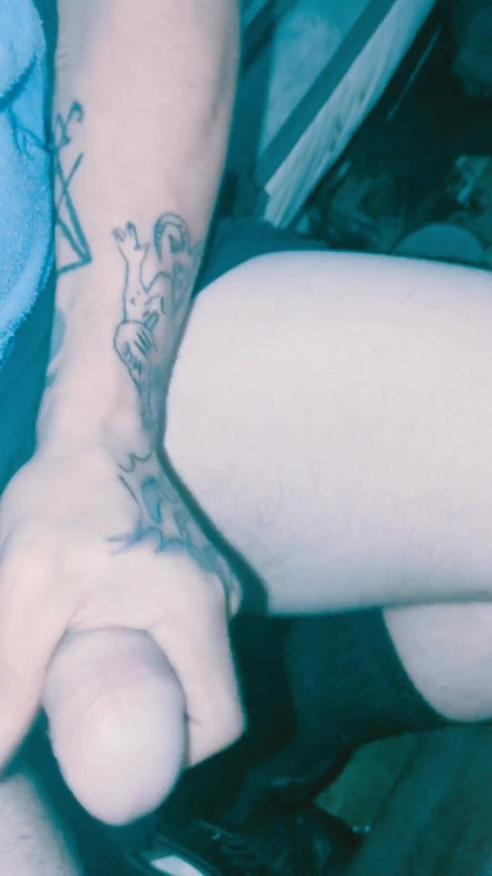 HungBareBackRabbit: 新しい2つのタトゥーを見せる