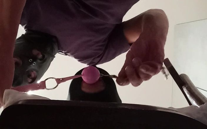 LauraOnHeels: Bundet, ögonbindel och ballgagged MILf knullas i munnen, fitta och röv