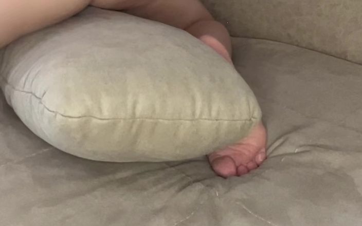 MaybeNatty: Girl Cums From Masturbation with a Vibrator