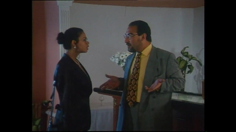 MMV films - The Original: Une modèle brune excitée était satisfaite quand son photographe lui lèche...