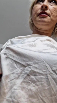 Un grande dildo gonfiabile di nuovo nella mia passerina
