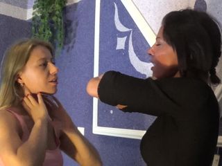 NM fetish femdom videos by Princess Nikki Cruel: 同性恋荡妇有脚和脖子恋物癖