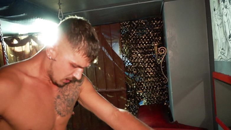 Tom Storm: 크루스 미 인 더 다크