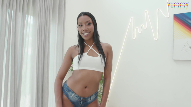 Yummy Estudio: Naomi salless prende il cazzo nel culo