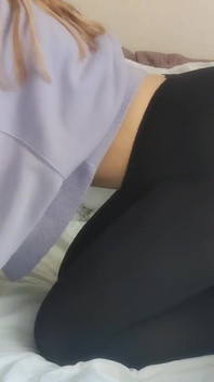 和穿着黑色连裤袜的可爱女友的激情性爱