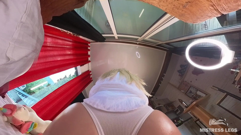 Mistress Legs: Naltas aceitadas y bragas blancas sentadas en la cara - masivo...