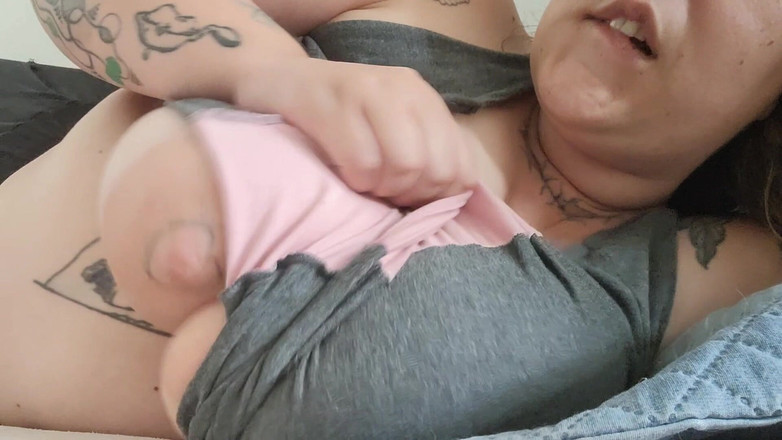 alucidfever: Menyediakan buah dada saya untuk memberikan awak susu (tiada bercakap)