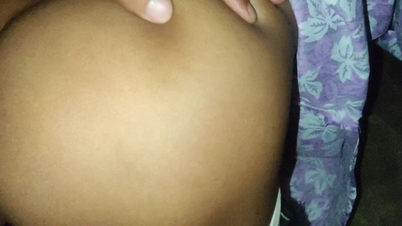 X69: Nepali menina quer grande.salilai thulo lado chahiyo gare.