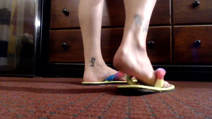 Abby Anna: 360' view mature soles feet flipflops