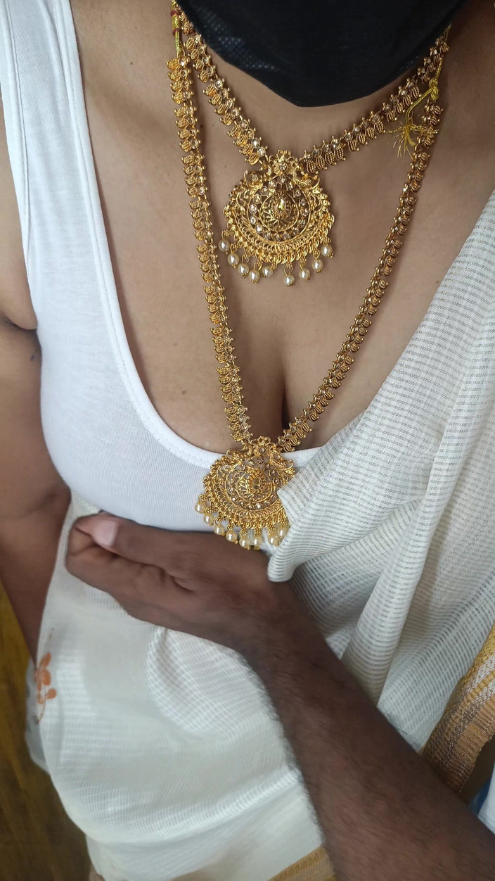 Pushpa studio: Traindo mallu tia quente romance mama lambendo quente vídeo viral