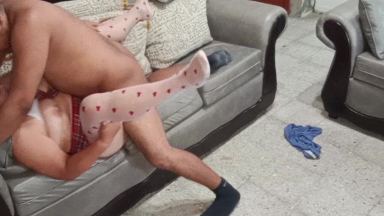 Sofixxx: La nonna matura si veste come una studentessa per soddisfare...