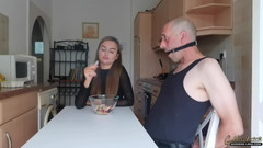 Goddess Lena: Makan makanan sisa makananku dan kencingku!