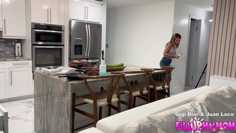 Fill Up My Stepmom: Bts med Gigi Dior Part1