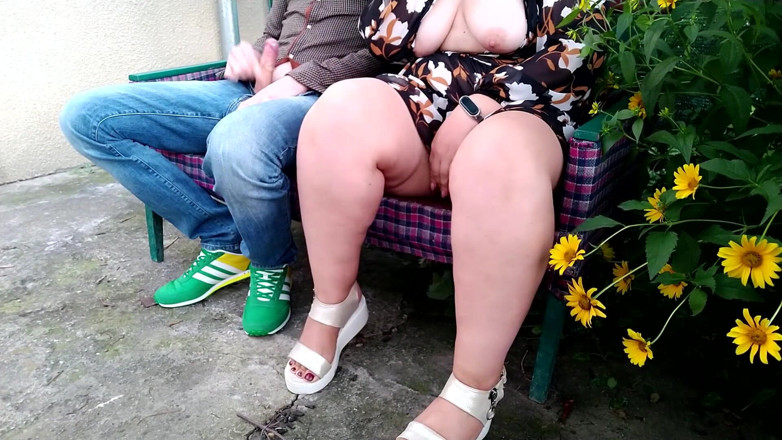 OurFetishLife: Milf de pecho natural se mete los dedos y consigue...
