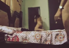 Індійський вчитель після коледжу облизує пизду студента і жорстко трахається в положенні стоячи, хінді, брудно розмовляючи, вірусне mms