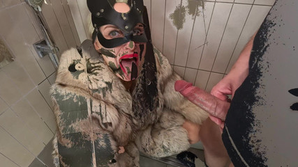 Crazywifeslut: Стираю мою грязную шубу моим собственным соком для глотки