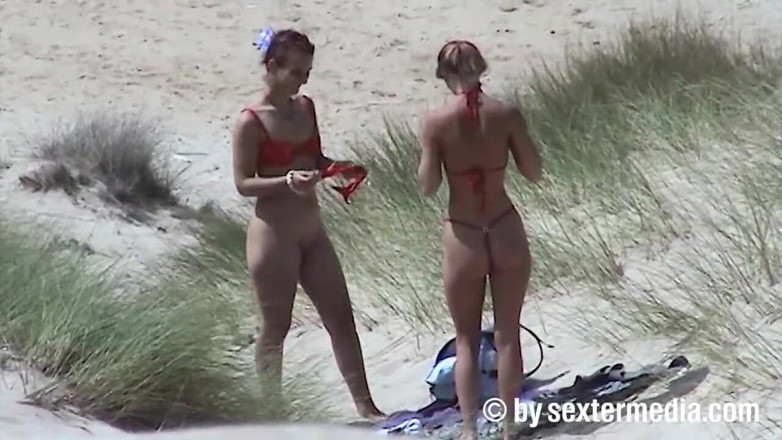 Beachbitches: Teen Lesbians on the Beach