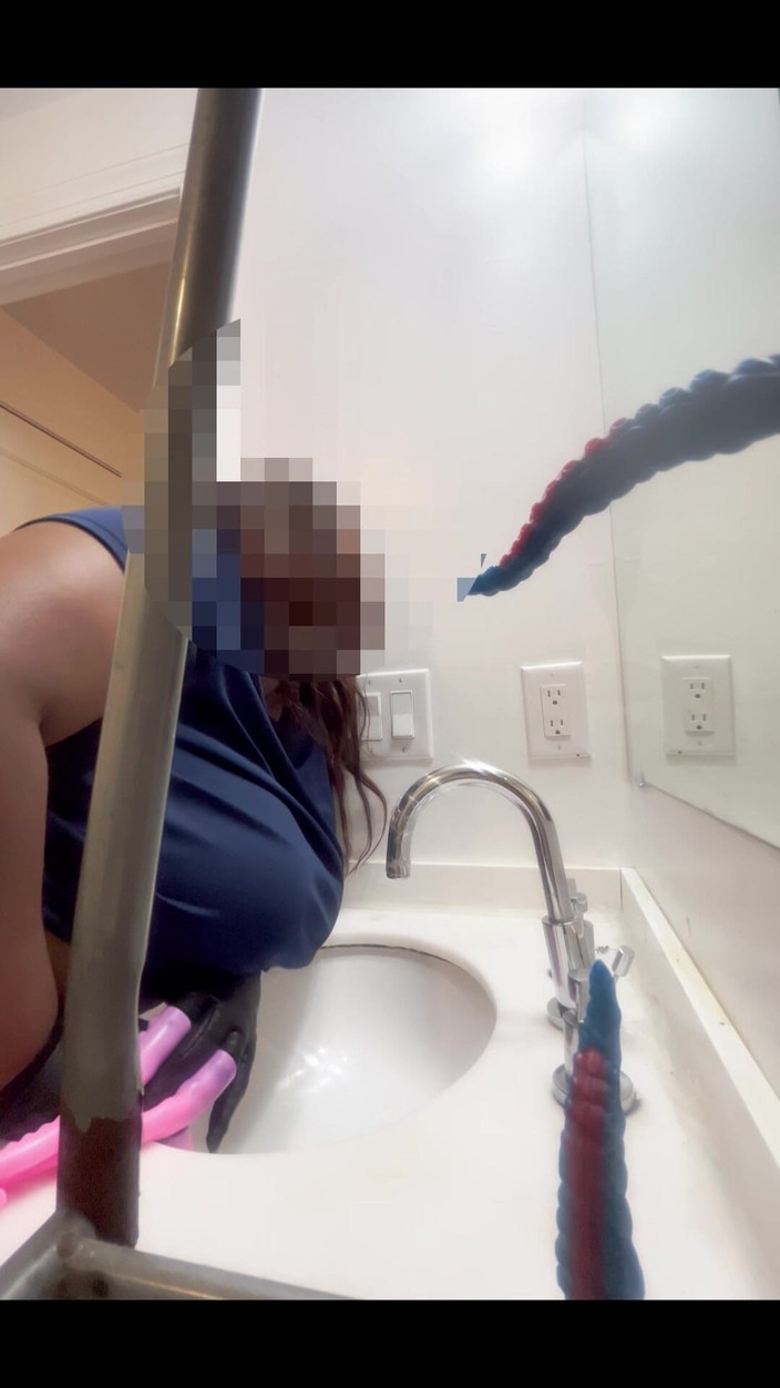 Anye Meshell: Jag knullas långsamt av utomjordingar!