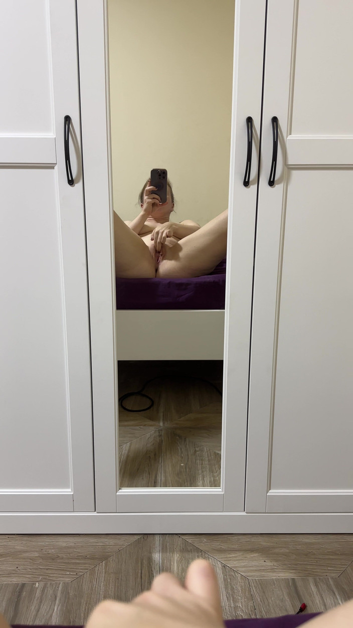 SweetLucy96: Fille blonde dans la chambre