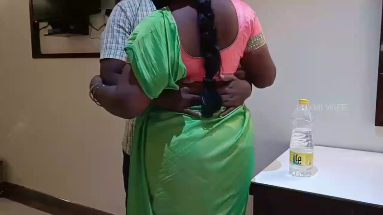 Luxmi Wife: Friend's stiefmutter fickt in grünem sari mit untertiteln -1