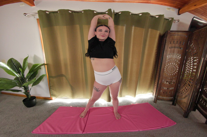 Nude Yoga Porn VR: Jayde Kalipso's Naughty VR Yoga Workout