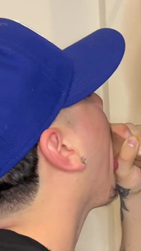 Gloryhole Bro Homie Succhia Un Grande Cazzo Non Circonciso Al Gloryhole
