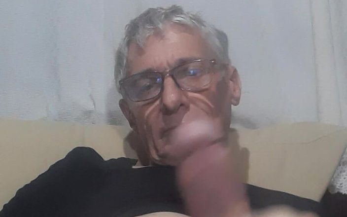 Big uncut hard cock: あなたのためにコックを自分でけいれん