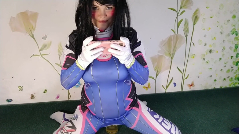 LizAngel: D.VA я пописяла в банку