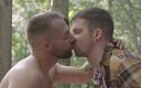 Falcon Studios: FalconStudios - Ångande arbetare går med homosexuella par i knulltåget