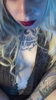 Trans doll produziert viel sperma