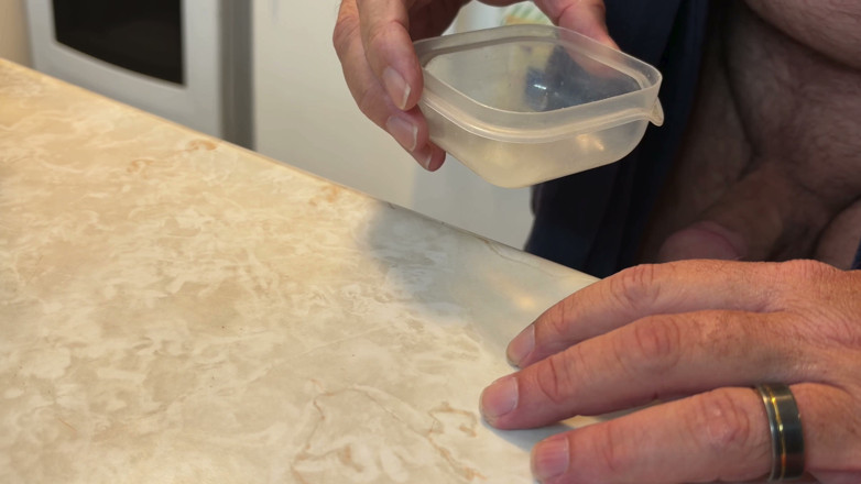 Truridge: Nackter schwanz wichsen und sperma sammeln
