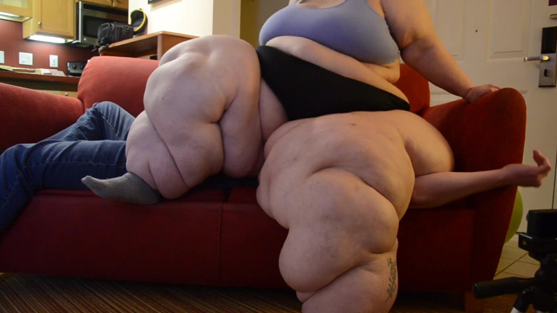 Full Weight Productions: SSBBW Bobbi Jo's failed trample &amp; sofa squash