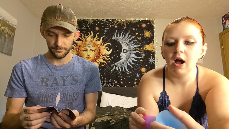 Sin Spice by Sophia Sinclair and Jasper Spice: 6 palcový silikonový fantasy dildo s rozbalováním sací kalhotkou a...