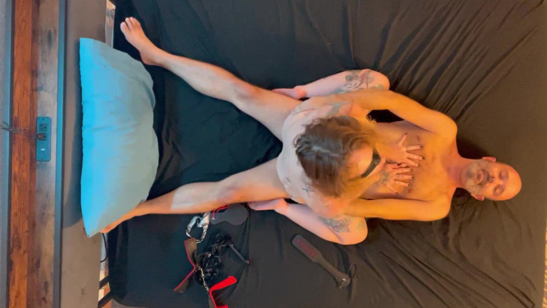 Island Boy Vids: 침실의 즐거움에 완전히 복종하는 Babz