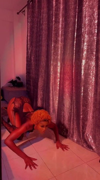 Tarian dalam pakaian dalam seksi