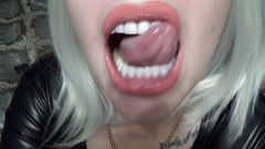 Goddess Misha Goldy: Nakrm mě své šťávy a pak sebe (obryně, JOI)
