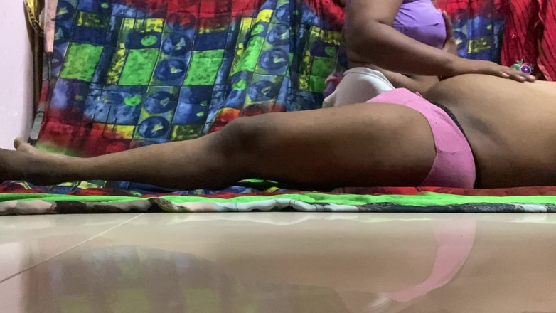 Angoori: 继母与继子新年 2026 色情 xxx 热门彩信视频德西农村印度人做爱