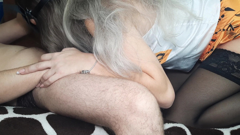 Viktoria_sekret: Si cantik menghisap batang dan dapat orgasme dengan sperma