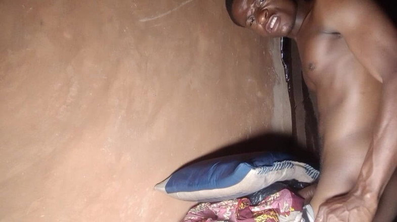 Bangcum8: Pria ini muncrat kayak pria di hutan Sambisa