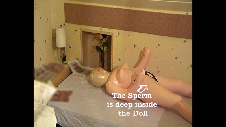 Mark Hannes: Обнаженная секс-кукла трахается, мастурбирует с накачкой пениса крупным планом