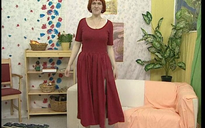 YOUR FIRST PORN: Gloria dit is hoe rijpe vrouwen zich aftrekken