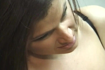 Tight little babes: Tři sexy dámy s obrovskými prsy mají čtyřku s milionářem