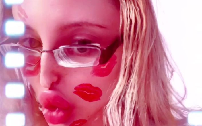 FinDom Goaldigger: Red Lipstick Is My Secret