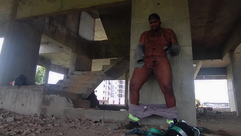 TheBlacKHunterr: Llevé un juguete al trabajo y mira lo que hice