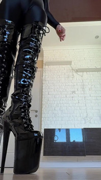 You're Under My Boots: Giantess Crush POV